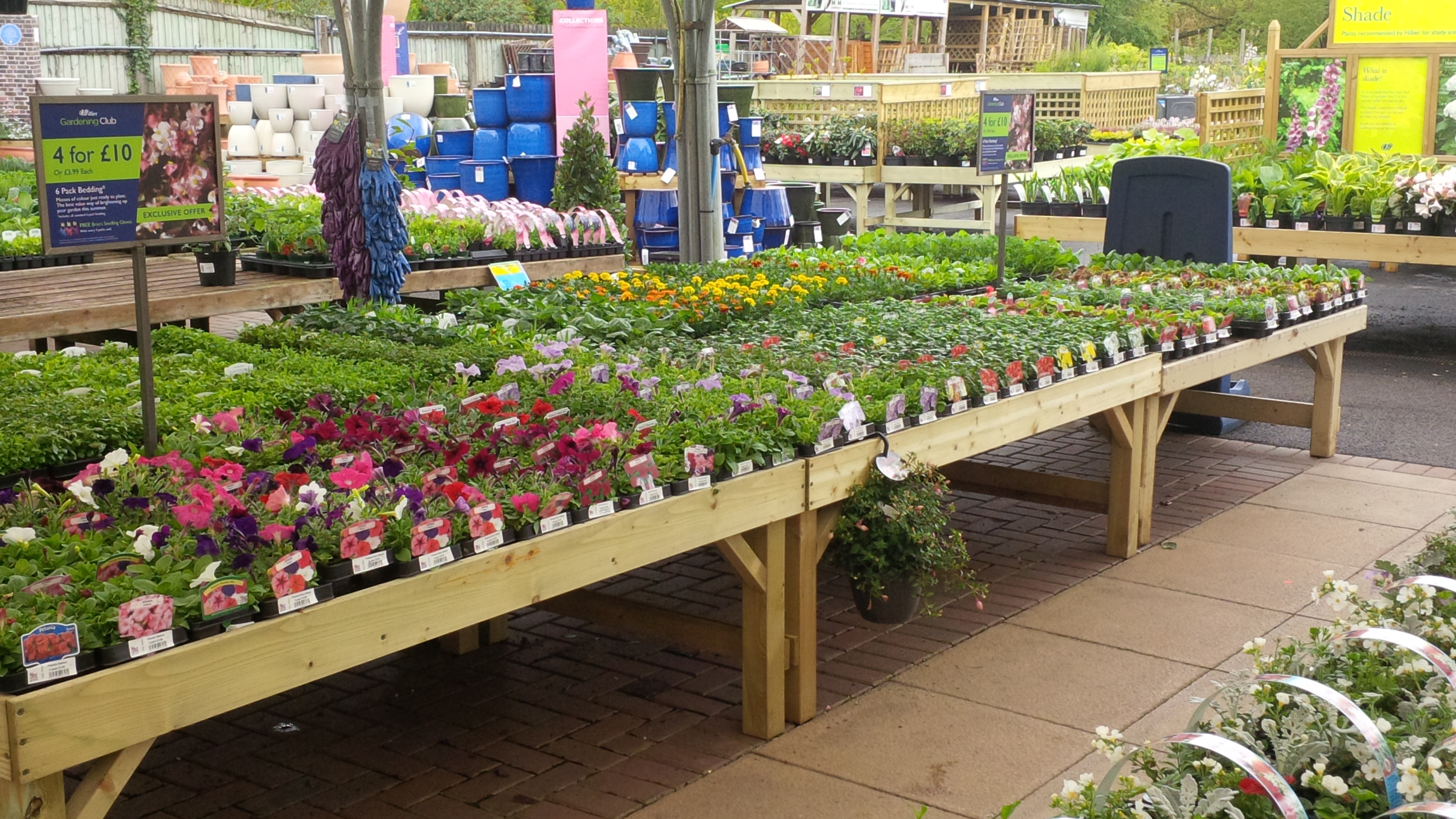 HILLIERS. GARDEN CENTRE — Timber Displays
